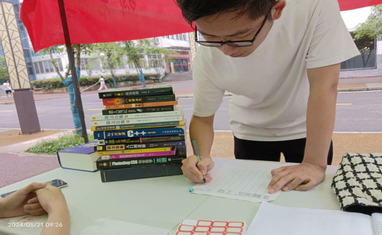 说明: http://www.hbpu.edu.cn/__local/4/40/72/BFDF7470BD0F9BA164B894FDEBE_512E116F_B802F.png